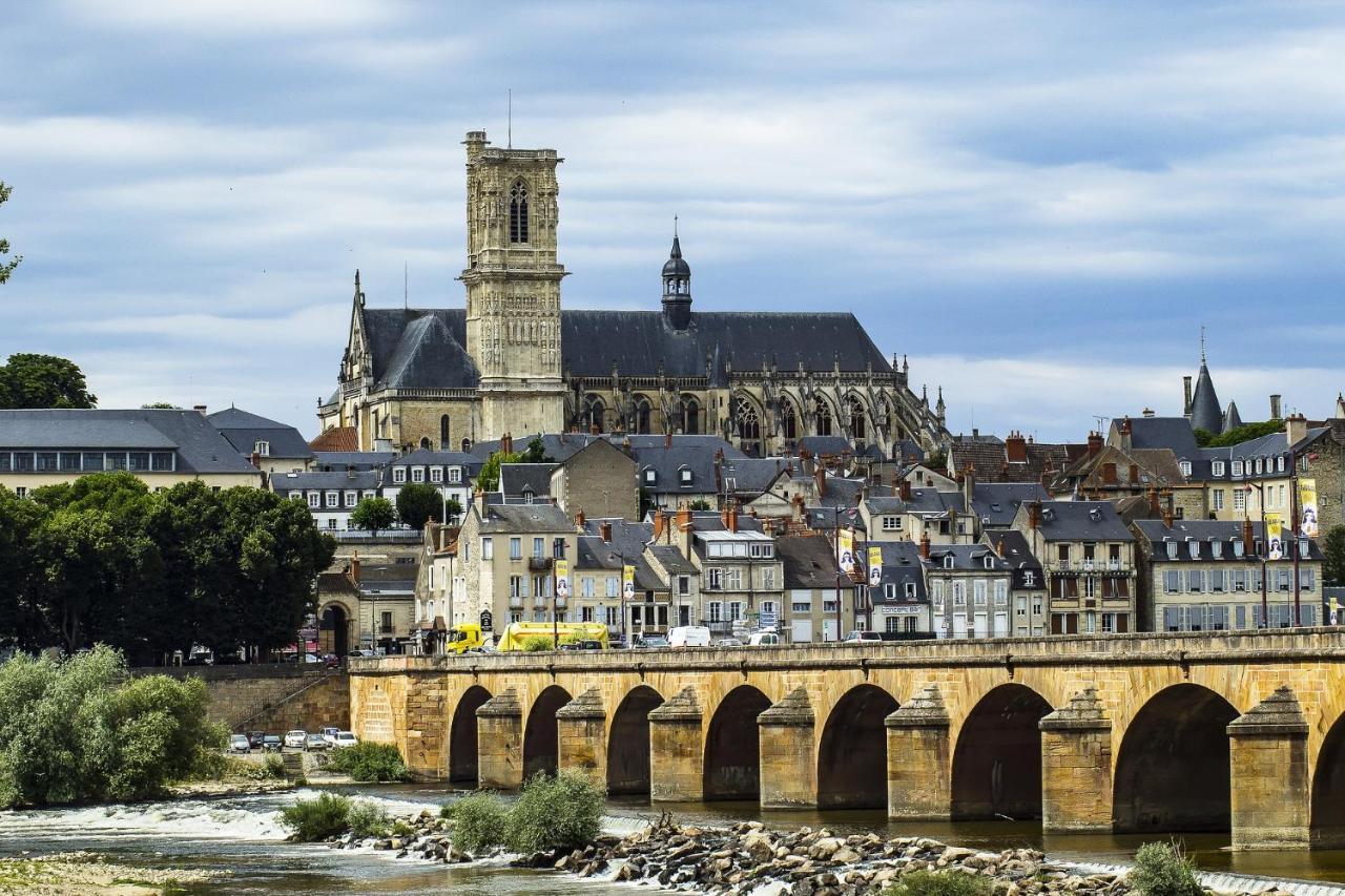 Sejour Tout Confort En Plein Coeur De Nevers, Studios Galet-Carbone Ou Terra Cotta Kültér fotó
